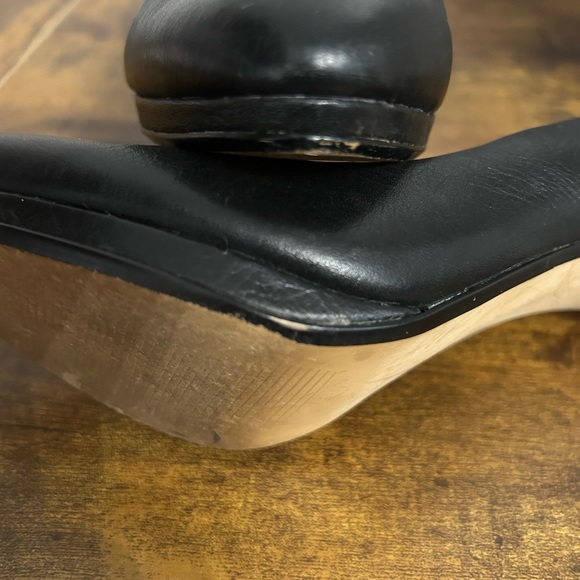 Banana Republic leather heels - Picture 3 of 5